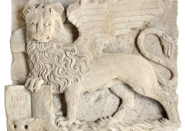 Leone San Marco Scultura di un leone di San Marco in pietra di Nanto conservato nella sala del MUSME dedicata all'università di Padova