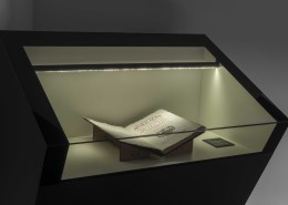 De Sedibus et Causis Morborum Libro antico di Giovanni Battista Morgani all'interno di una teca esposto nella sala della patologia del MUSME
