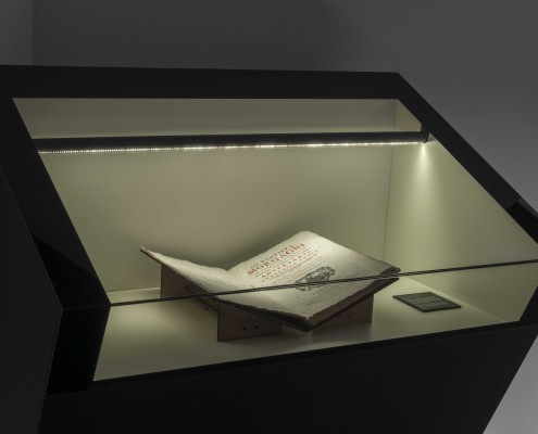 De Sedibus et Causis Morborum Libro antico di Giovanni Battista Morgani all'interno di una teca esposto nella sala della patologia del MUSME