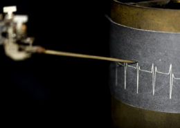 dettaglio di un chimografo, strumento per la misurazione di diversi parametri fisiologici